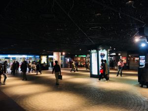 天神地下街でナンパ中、目線を送ったら即日持ち帰りセックスできた経験