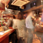 出会いを求め銀座300BAR8丁目店へ。◯歳女子を即日お持ち帰り