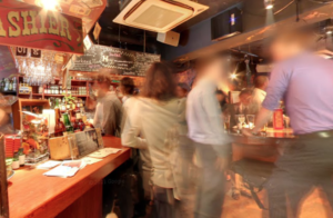 出会いを求め銀座300BAR8丁目店へ。◯歳女子を即日お持ち帰り